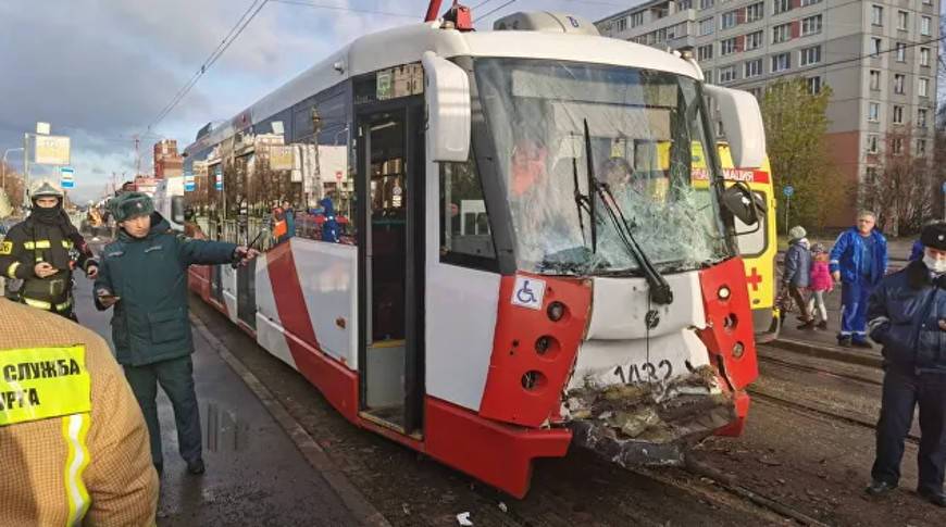 В Санкт-Петербурге 16 человек пострадали при столкновении двух трамваев