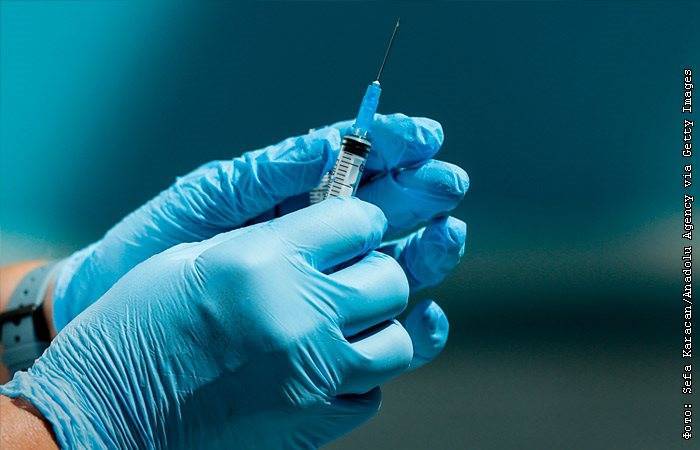 Песков заявил, что решений об обязательной вакцинации в РФ пока не принимали