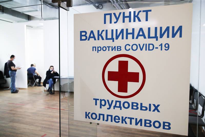 В Кремле прокомментировали призывы к введению обязательной вакцинации