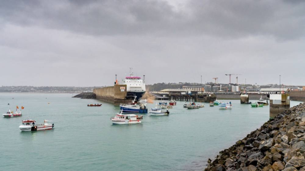 Франция задержала британский рыболовецкий траулер