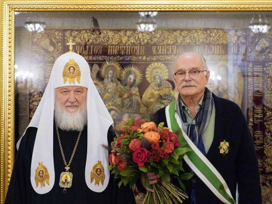 Патриарх Кирилл наградил Никиту Михалкова за вклад в сохранение культурного наследия