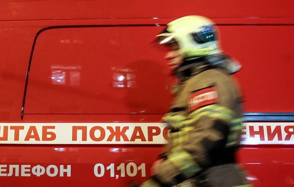 Два человека погибли при пожаре в многоквартирном доме в Якутии