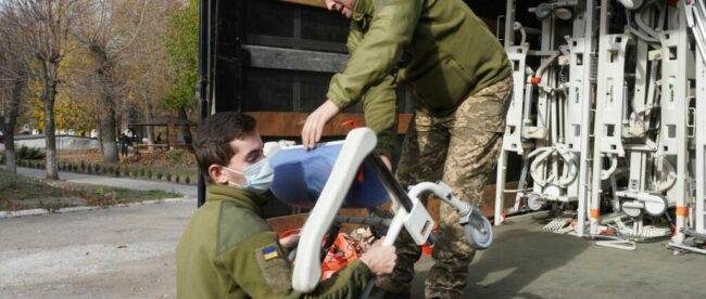 В военный медицинский центр ВСУ доставили гуманитарный груз «Помощь Восток» (фото)