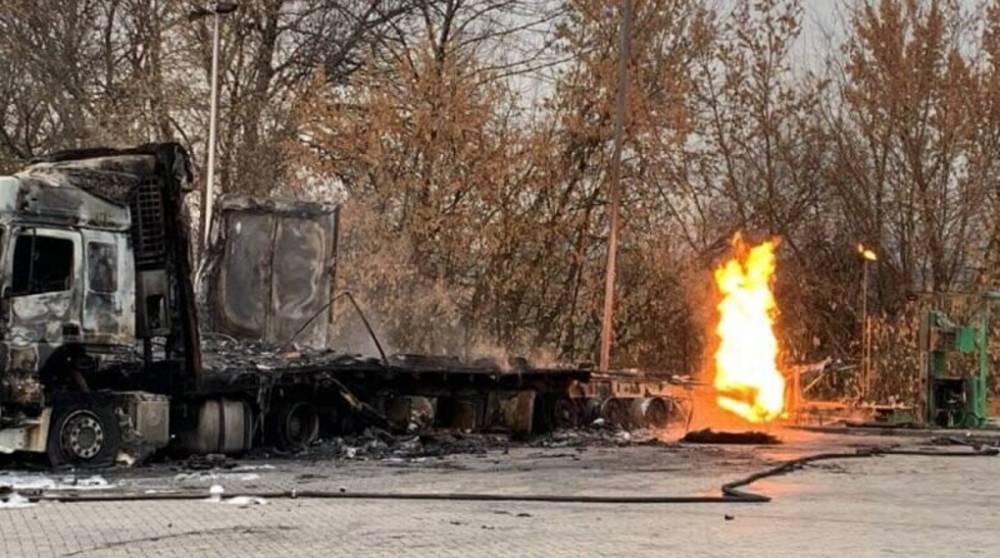 Пожар на АЗС под Харьковом не могут погасить вторые сутки