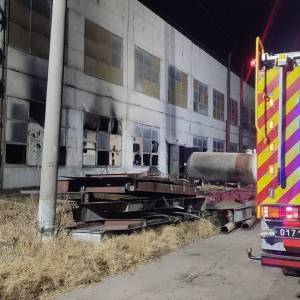 В Запорожье произошел пожар в цехе недействующего предприятия. Фото