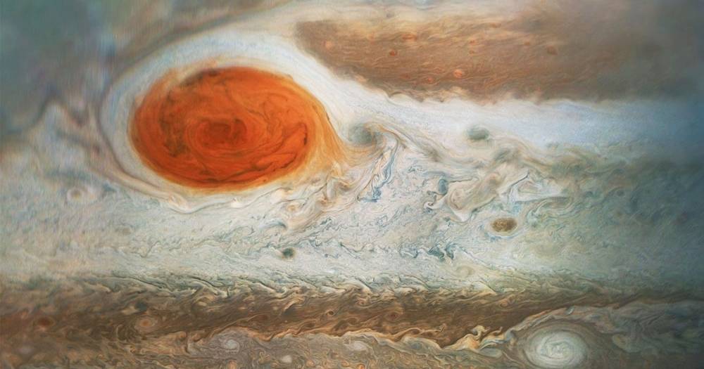 Достал бы до МКС на орбите. Аппарат Juno измерил глубину Большого красного пятна Юпитера