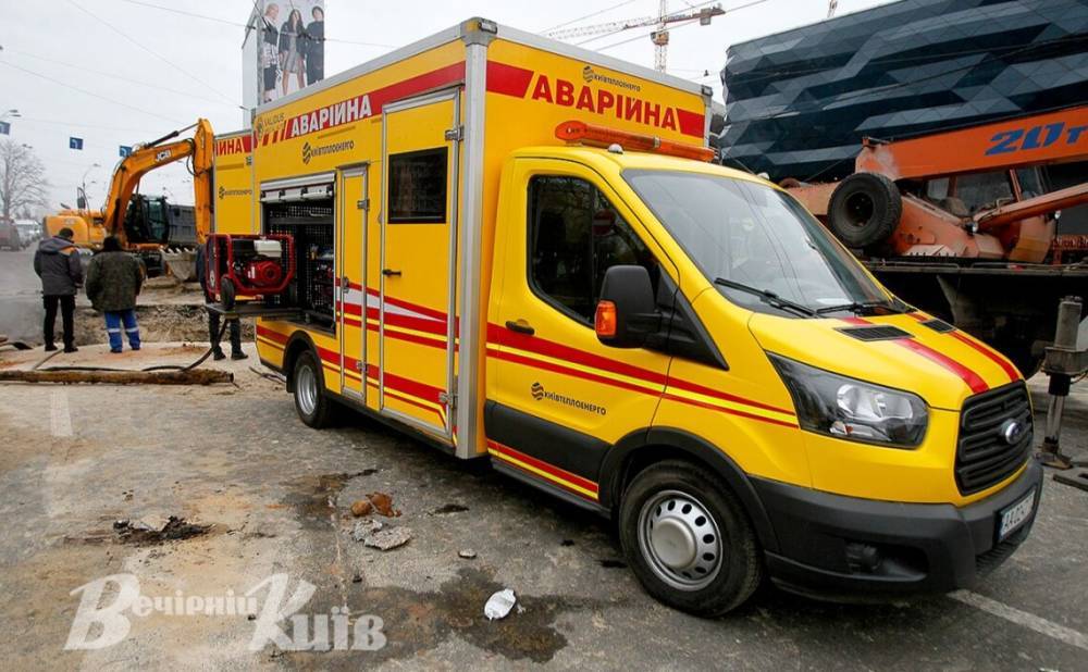 В Киеве из-за аварии теплотрассы без отопления остались жилые дома