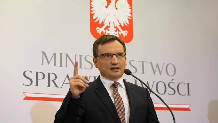«Не дадим ни злотого»: Варшава резко отреагировала на решение суда ЕС