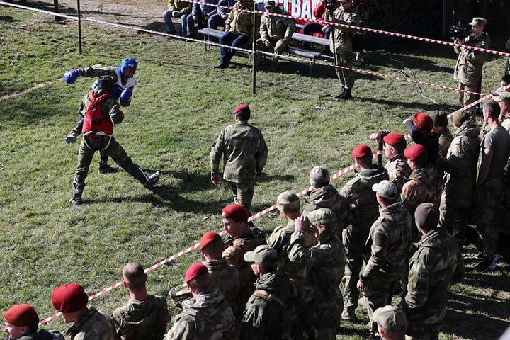 10 из 65 спецназовцев на Кубани получили краповые береты
