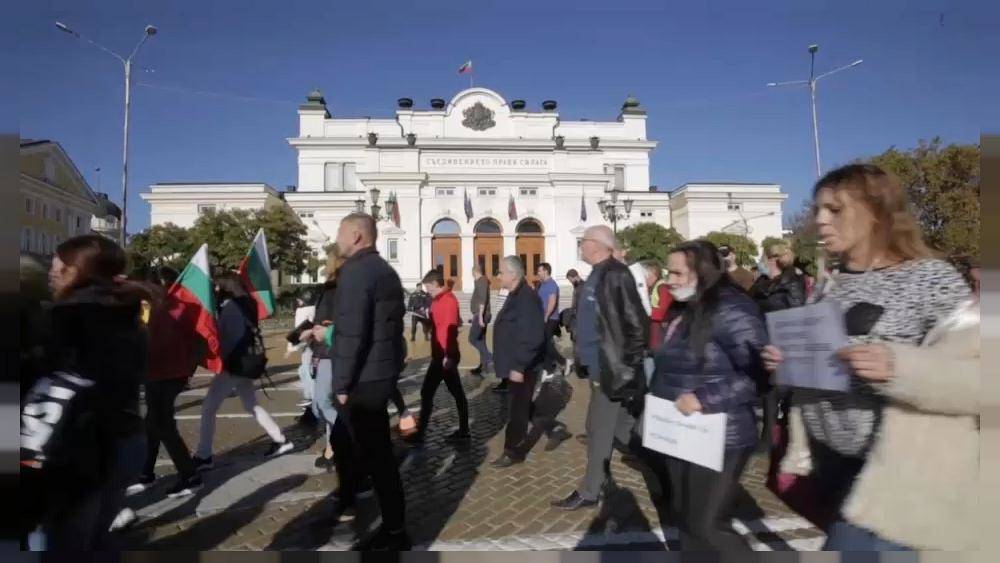 Болгария: массовые манифестации против санпропусков