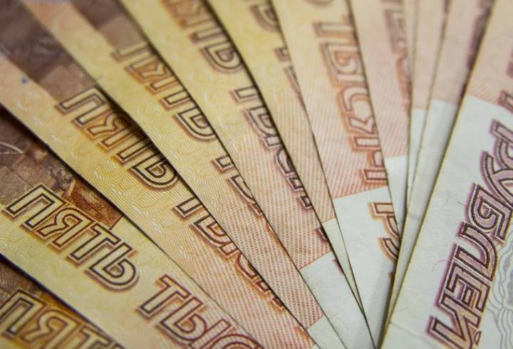 Женщина выманила у пожилой петербурженки 600 тысяч рублей под предлогом похорон своей матери