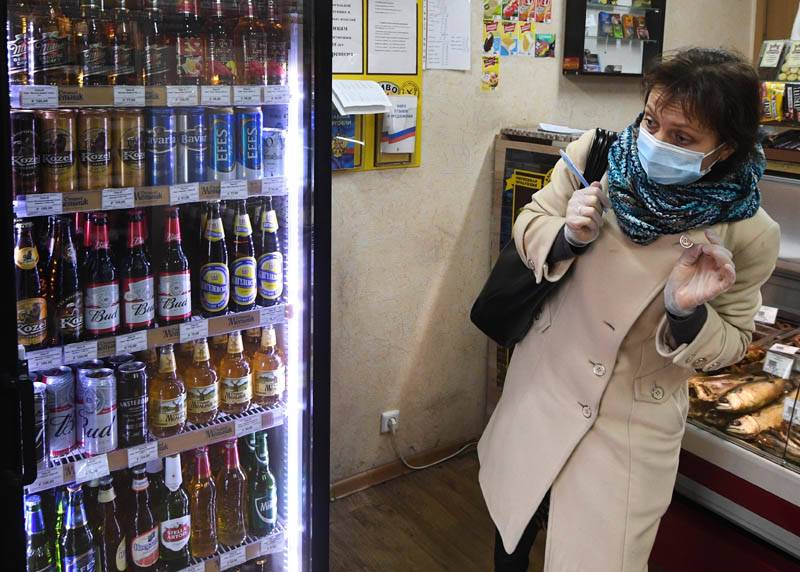 В Думе предложили запретить продажу пива и водки в нерабочие дни