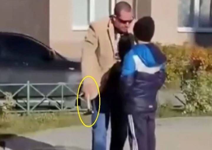Пьяный мужчина с молотком в Екатеринбурге угрожал разбить голову ребенку