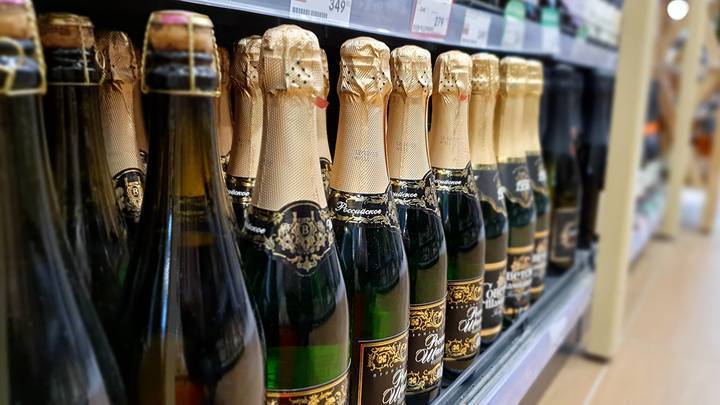 Эксперт рассказал, как изменятся цены на шампанское к Новому году