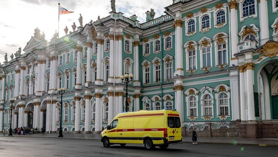 Смертность от ковида в Петербурге замерла на фоне нового максимума в России