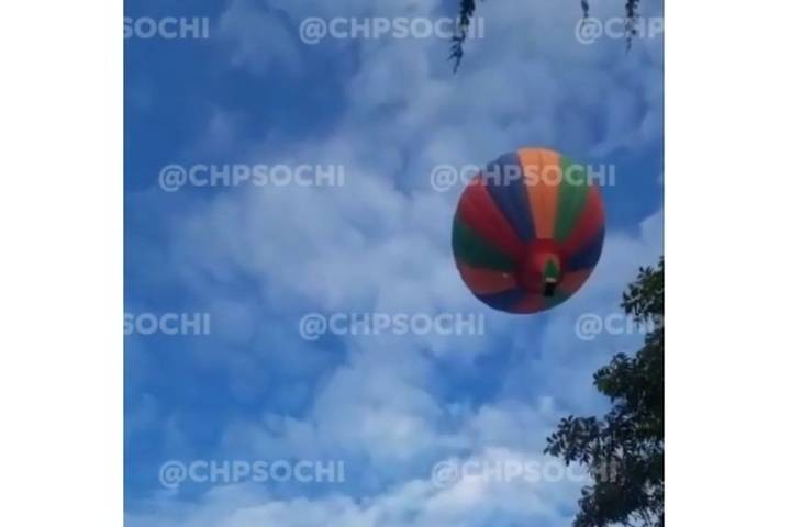 СМИ: на борту упавшего в Сочи воздушного шара не было спасательных жилетов