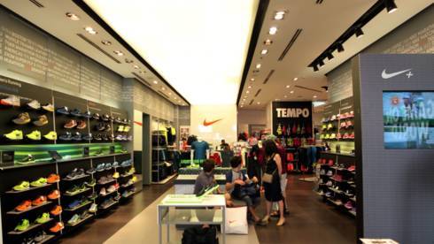 Сотням израильтян грозит увольнение: Nike прекращает поставки товаров в магазины