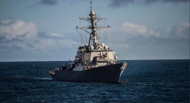 ЧФ отслеживает действия эсминца США в Черном море