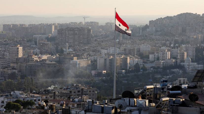 Двое сирийских военных получили ранения в результате удара по пригороду Дамаска