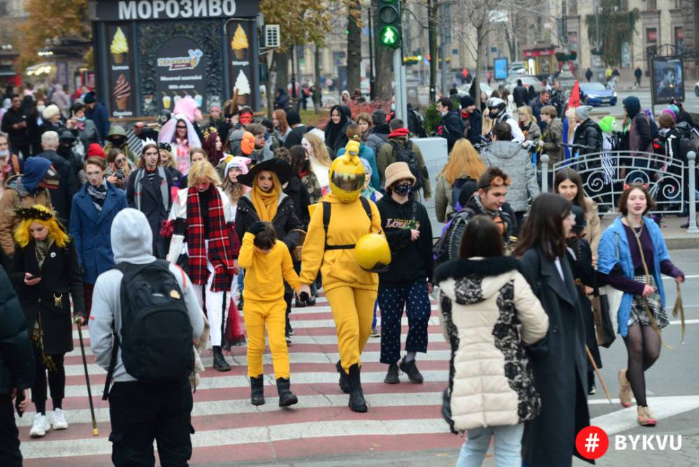 Напередодні Гелловіну у Києві зібралися «зомбі»: яскраві фото