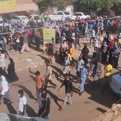 100 человек получили ранения на демонстрации в пригороде столицы Судана
