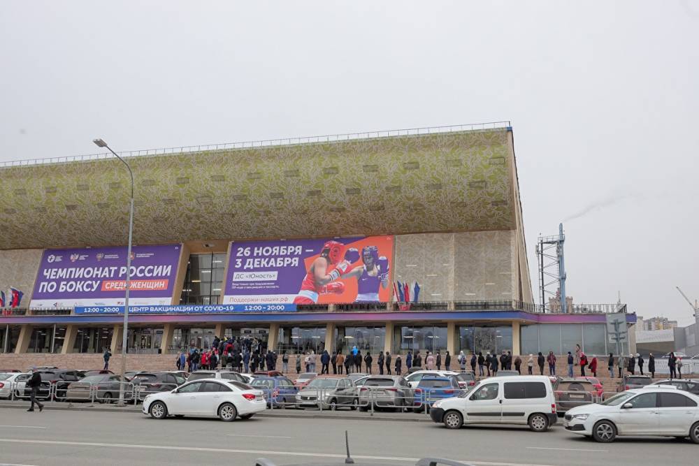 В Челябинске в «Юности» за сутки от коронавируса привились 1,5 тыс. человек