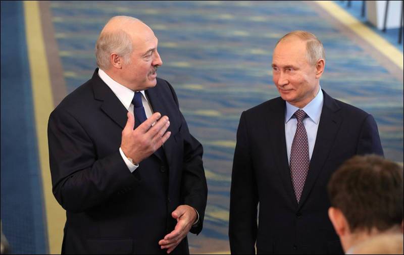 Лукашенко делает «решительный шаг», Путин дистанцируется