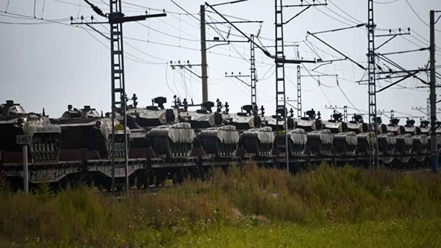 Кремль начал масштабную переброску войск и боевой техники к границе Украины