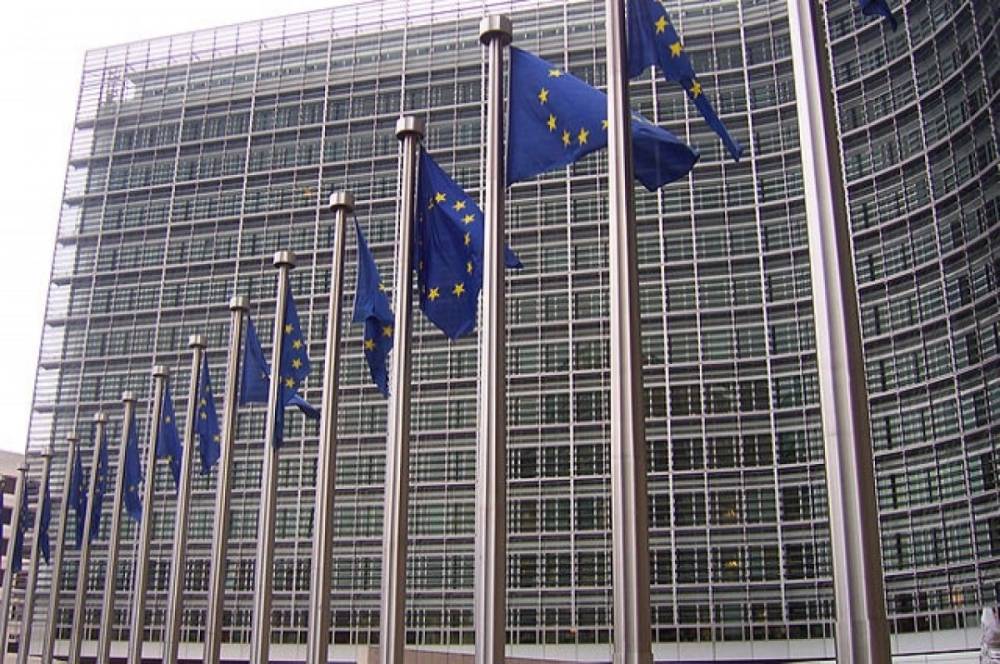 ЕС и США договорились приостановить таможенные тарифы на сталь и алюминий