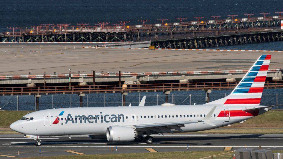 Более 1,6 тыс. рейсов American Airlines отменены в США из-за непогоды и нехватки персонала