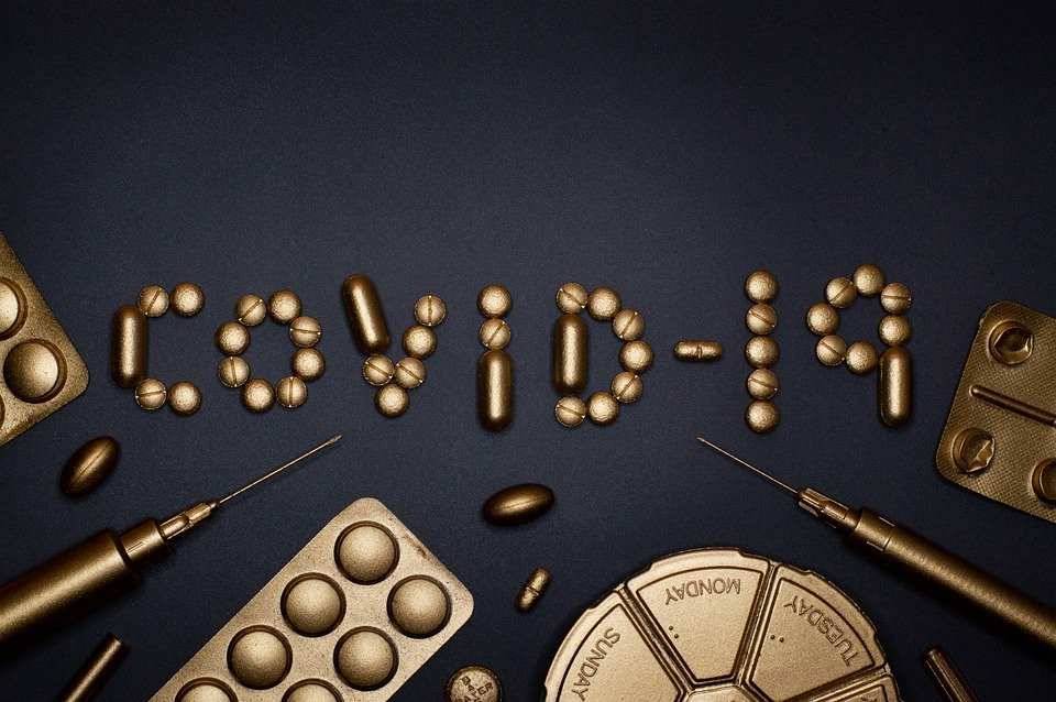Мясников опроверг миф о «чудо-лекарстве» против коронавируса