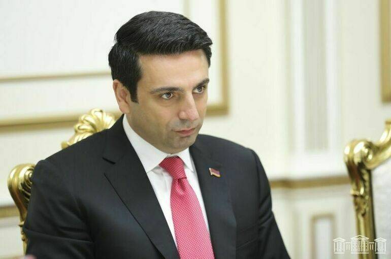 Спикер парламента Армении посетит Россию с официальным визитом