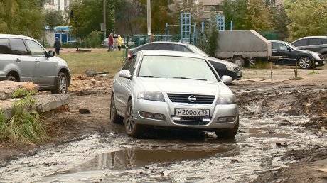 В Терновке дорога у школы № 69 превратилась в болото