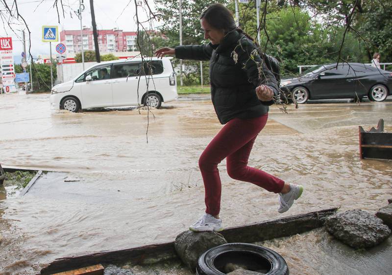Появилось видео мощного потопа в Сочи