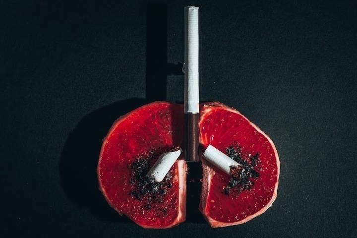 Эндокринолог назвал витамин, который особенно важен для курильщиков