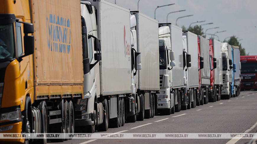 Выезда из Беларуси в ЕС на границе ожидают более 650 фур