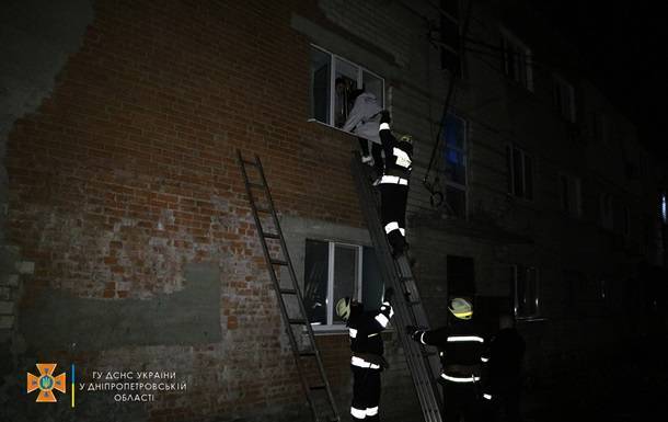 На Днепропетровщине горела многоэтажка, спасены девять человек