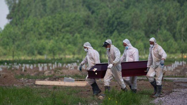 В России новый максимум умерших от ковида — 895 человек за сутки