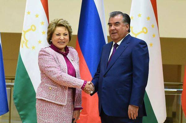 Матвиенко и Рахмон обсудили межпарламентские связи двух стран