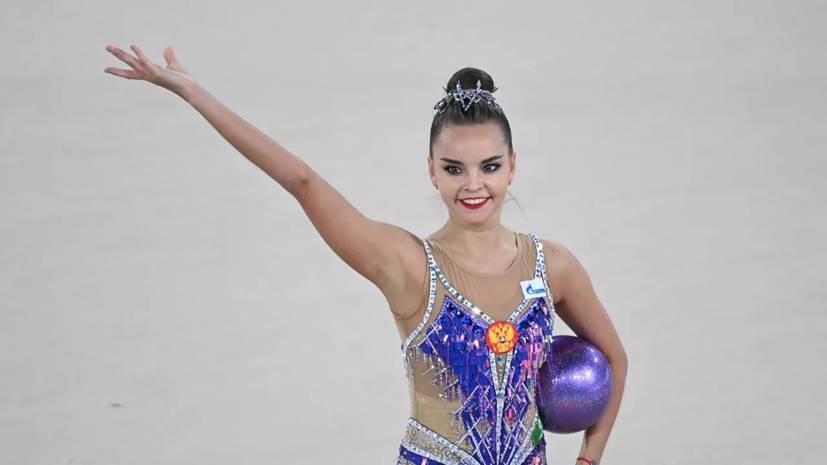 Дина Аверина заняла третье в упражнениях с булавами на турнире в Москве