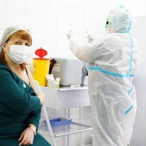 В Украине более 80 % персонала школ вакцинировали от коронавируса