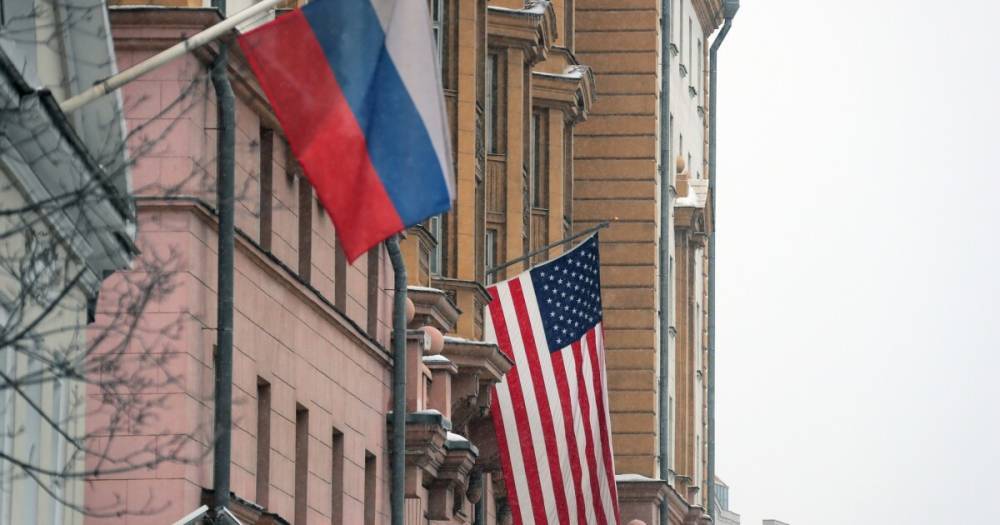 Сенаторы попросили Байдена разобраться со штатом американских дипломатов в России
