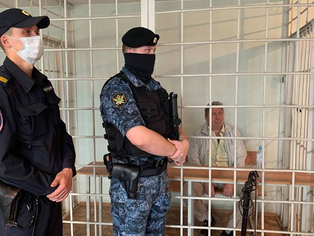 В Челябинске суд продлил срок домашнего ареста для фигуранта дела о взятках в ПФР
