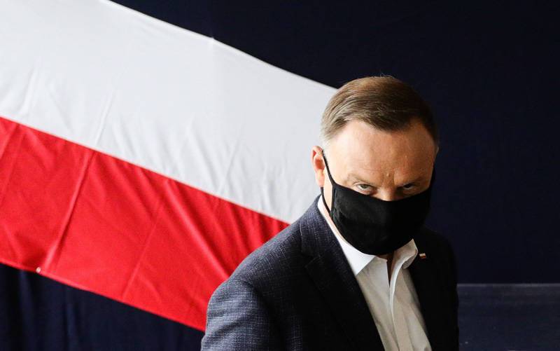 Президент Польши призвал НАТО противостоять "Северному потоку - 2"