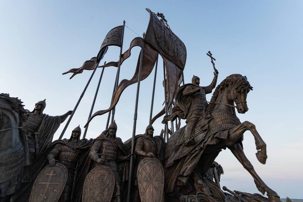 Кто может попасть новому памятнику Невскому без пропуска, рассказали псковичам