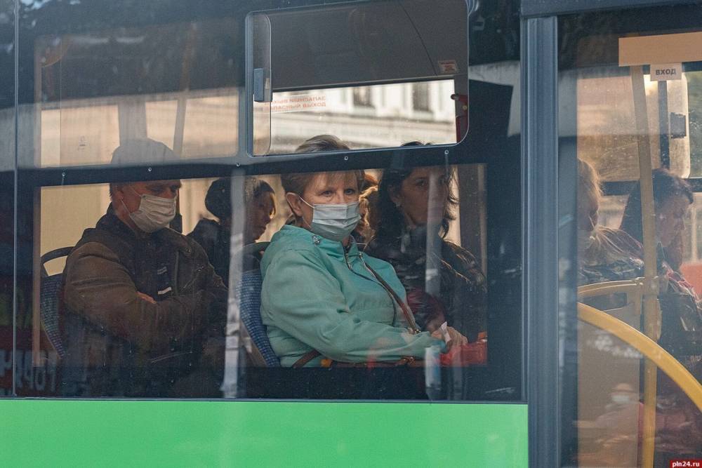Пять псковских автобусов изменят схему движения в четверг