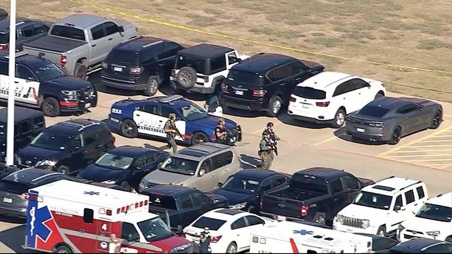 Четыре человека пострадали при стрельбе в школе в Техасе