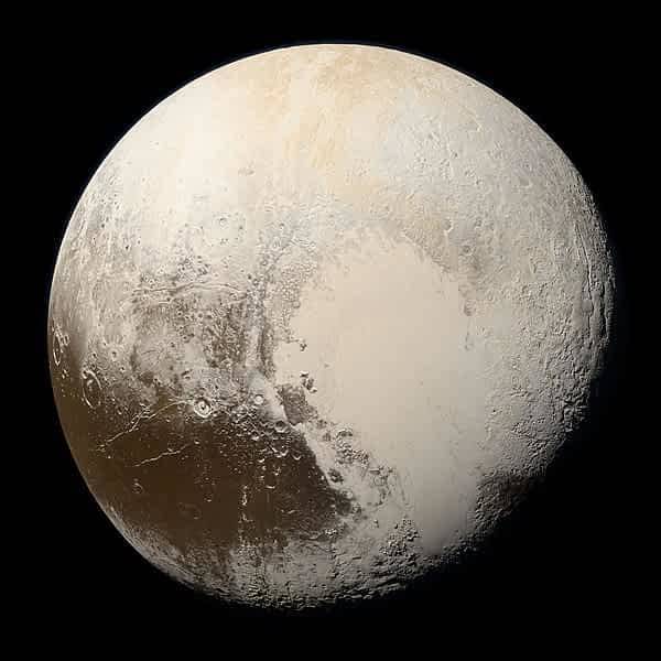 Ученые обнаружили, что атмосфера Плутона медленно исчезает и мира