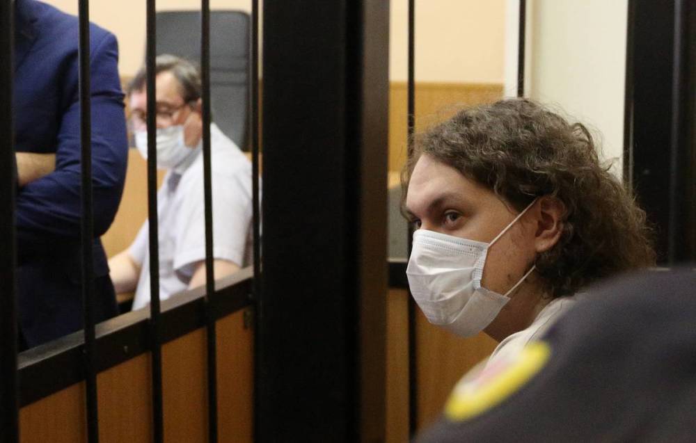 Петербургский суд оставил блогера Хованского в СИЗО еще на месяц
