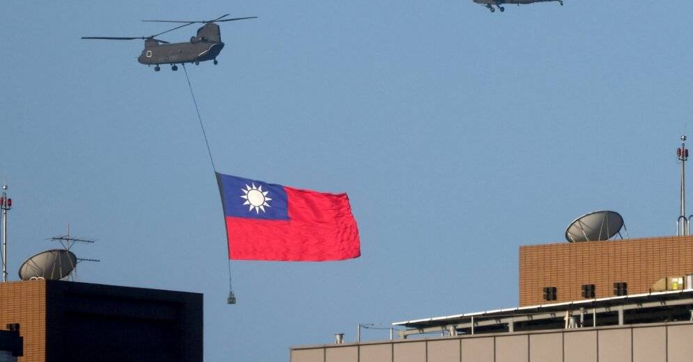 Китай отправляет к Тайваню военные самолеты, там говорят об угрозе случайной войны